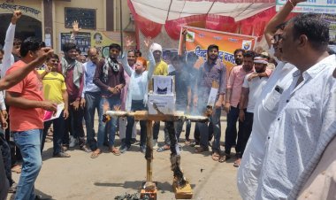 हिंदू संगठनों ने पुतला जलाकर किया नूंह में हुई हिंसा का विरोध, गांधी चौक पर जमकर नारेबाजी करते हुए किया प्रदर्शन