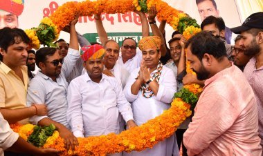 51 किलो की फूलमाला से किया गोविन्द का स्वागत 