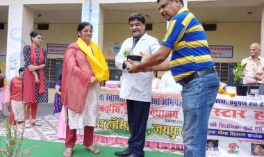 दुर्गापुरा राजकीय कन्या विद्यालय को स्टार हॉस्पिटल ने चिकित्सा सेवाओं के लिए लिया गोद, बांटे बच्चों को 500 से ज्यादा पौधे व उपहार