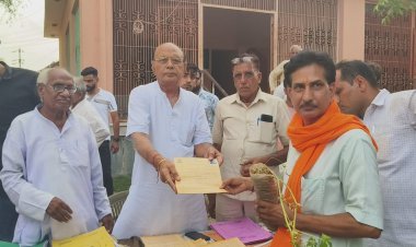 5 वार्डों में 158 पट्टे किए वितरीत, नगर परिषद सभापति चौधरी के हाथों पट्टे पाकर खिले चेहरे