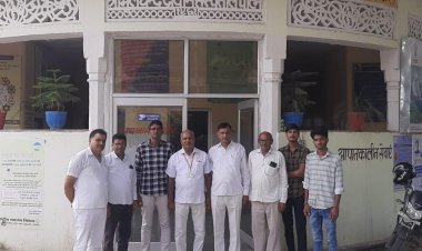 अस्पतालों में नर्सिंग कर्मचारियों ने नारेबाजी कर कार्य  बहिष्कार किया 