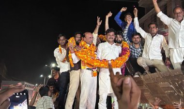 चेयरमैन सैनी को स्टे मिलने पर कस्बे में समर्थकों ने किया जगह जगह स्वागत..