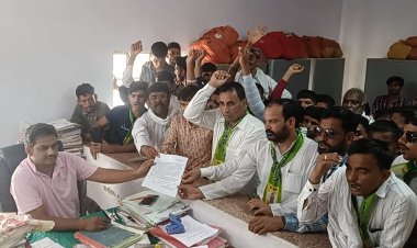 बापा सेवा सदन की जमीन में बनने वाले अस्पताल के विरोध में आरएलपी पार्टी ने किया विरोध प्रदर्शन, एसडीएम को सौपा ज्ञापन देकर चक्का जाम की दी चेतावनी