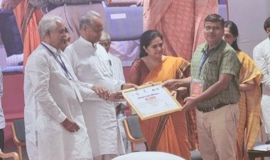 राजगढ़ सादुलपुर निवासी एवं श्रीगंगानगर के मुख्य चिकित्सा एवं स्वास्थ्य अधिकारी डॉ. मनमोहन गुप्ता को राज्य स्तरीय सम्मान मिलने पर हार्दिक बधाइयां तथा भविष्य के लिए अनंत शुभकामनाएं..