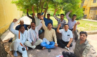 पटवारी गिरदावर तहसीलदारों का पेन डाउन  _जिले के सभी उपखंड कार्यालयो पर किया धरना प्रदर्शन