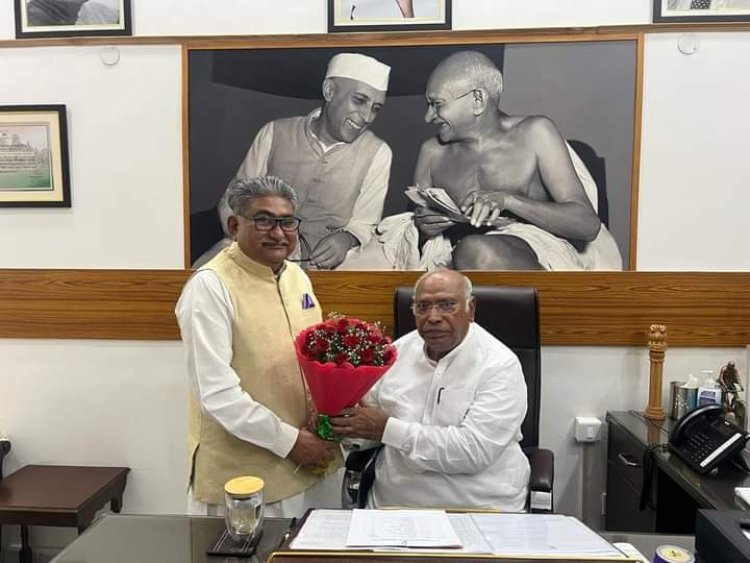 पूर्व मंत्री टाक ने की कांग्रेस राष्ट्रीय अध्यक्ष मल्लिकार्जुन खड़गे से मुलाकात प्रदेश के राजनैतिक विषयों पर किया विचार-विमर्श