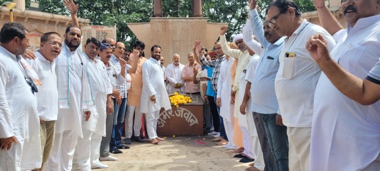 जिला कांग्रेस कमेटी, अलवर द्वारा मनाया अगस्त क्रांति दिवस - शहीदों को दी श्रद्धांजलि