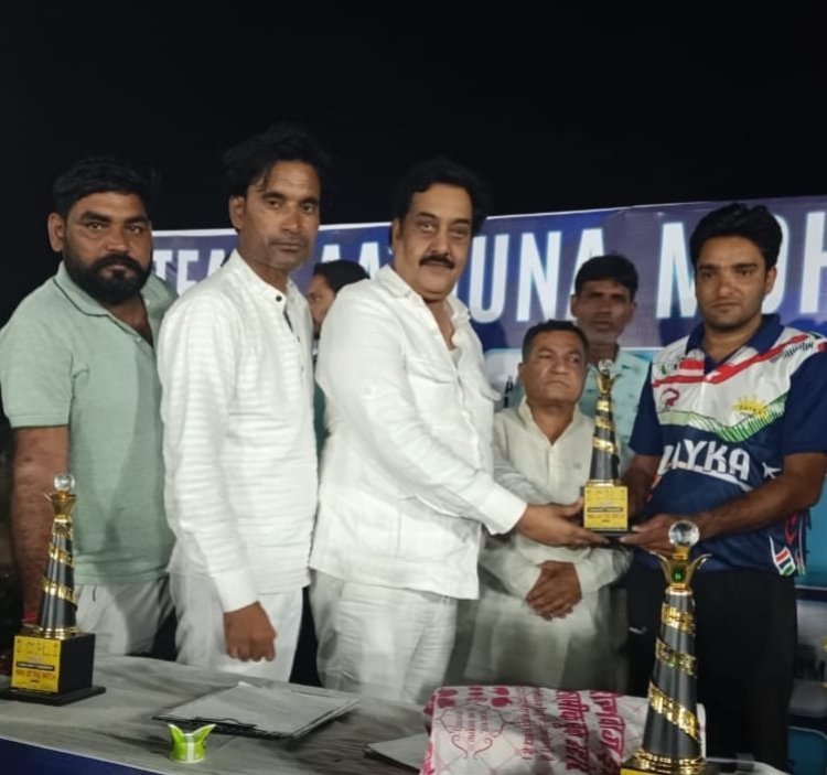चूरू विधानसभा ने 9 जीता मैच  तनवीर खान ने प्रदान की ट्राॅफी 