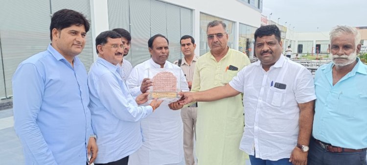भाजपा प्रवासी विधायक के पास कई भाजपा कार्यकर्ताओं ने जताई दावेदारी