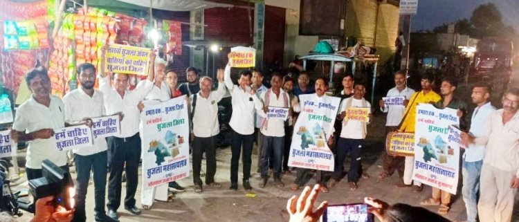 अशोक स्तंभ के पास किया प्रदर्शन
