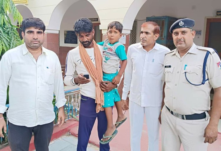 राजगढ़ सादुलपुर  रेलवे स्टेशन पर 25 अगस्त की शाम को मिले एक बालक को जीआरपी तथा आरपीएफ सिपहियों ने सजगता से संभाला।