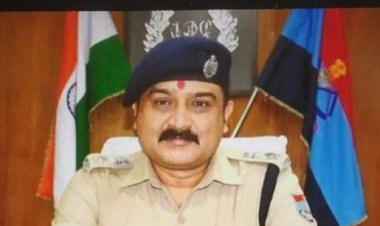  साइबर अपराधियों का नया हथकंडा: अनजान व्हाट्सएप कॉल से रहें सतर्क।