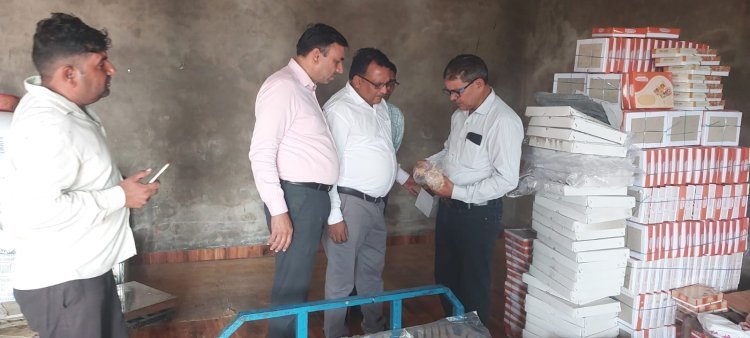 खेतडी में पकड़ा नकली मावा