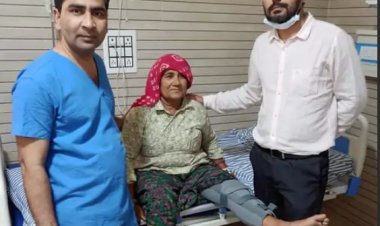 ढूकिया अस्पताल में घुटना प्रत्यारोपण का सफल ऑपरेशन, 24 घंटे में चलने लगी मरीज