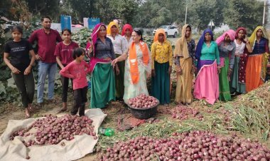 भाजपा प्रत्याशी के पक्ष में कविता यादव ने किया जनसंपर्क