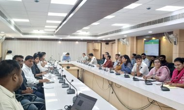 आयुक्त रूकमणि रियाड़ ने स्वच्छता और समिट की तैयारियों पर बैठक, जयपुर को आदर्श शहर बनाने के निर्देश