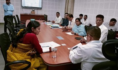 रामगढ़ उपचुनाव: मतदान दलों का अंतिम रेंडमाइजेशन संपन्न, चुनावी तैयारियों की समीक्षा