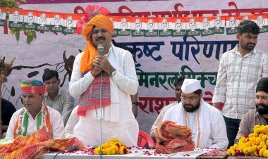 चुनाव प्रचार के अंतिम दिन कांग्रेस का जनसंपर्क, दिवंगत विधायक जुबेर खान को सच्ची श्रद्धांजलि देने की अपील