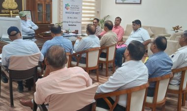 जिला स्तरीय साप्ताहिक समीक्षा बैठक में कलक्टर ने दिए समस्याओं के समाधान के निर्देश