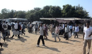 मतदान सम्पन्न करवाने के लिए  मतदान दल रवाना 