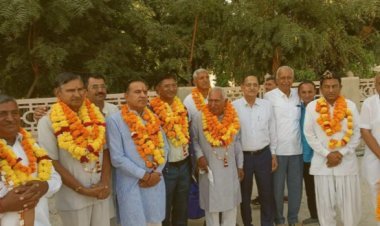 बालोतरा .राजस्थान उपचुनाव  मे भारतीय जनता पार्टी के पक्ष  मे प्रचार  पश्चात    परिवार  के  साथ  तीन दिवसीय  प्रवास पर हरिद्वार रवाना हुए   पचपदरा के लोकप्रिय विधायक अरूण कुमार चौधरी .   