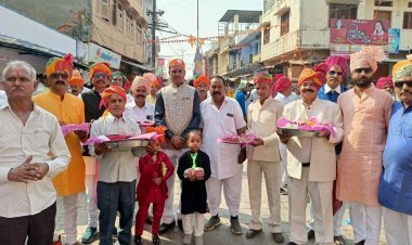 कोठा के ठाकुर जी को लगाया अन्नकूट का भोग