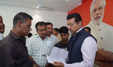 जनसंवाद में सुनी लोगों की समस्याए 