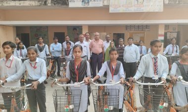 33 छात्राओं को निशुल्क साइकिल वितरण 
