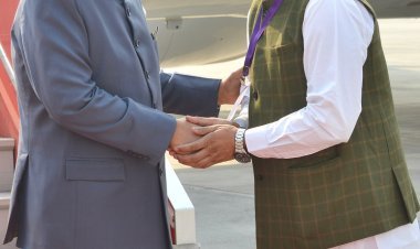 खाद्य एवं नागरिक आपूर्ति मंत्री ने उपराष्ट्रपति की अगवानी की