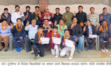 पिकलबॉल प्रतियोगिता के विजेताओं का विधायक हरलाल सहारण ने किया सम्मान