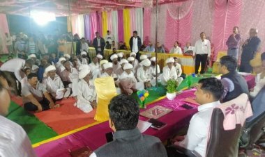 जिला कलक्टर  यादव ने रात्रि चौपाल में सुनी आमजन की समस्याएं