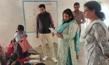 कार्यालय व्यवस्था और मतदाता पंजीकरण में सुधार के निर्देश: संभागीय आयुक्त सिंघवी