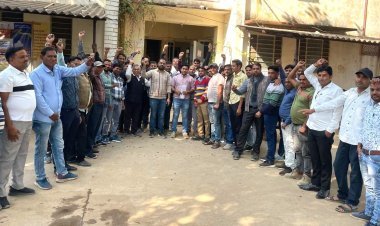 निजीकरण के खिलाफ विद्युत कर्मियों ने किया कार्य बहिष्कार