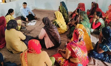 जिला कलक्टर ने घंटेल में डिजिटल सखी 2.0 प्रशिक्षणार्थी महिलाओं से किया संवाद