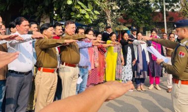सडक सुरक्षा के संबंध आमजन को शपथ दिलाकर यातायात नियमों की दी जानकारी 