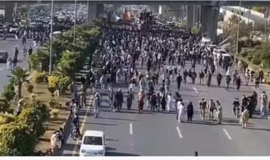 इमरान की पार्टी के मार्च के दौरान हिंसा में 6 जवानों की मौत  पाकिस्तान में उपद्रवियों को देखते ही गोली मारने के आदेश 