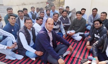 विद्युत कर्मचारियों का एक दिवसीय सांकेतिक धरना प्रदर्शन, सरकार की नीतियों पर जताई आपत्ति