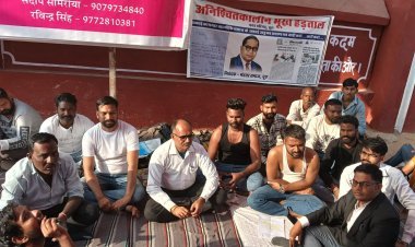 नगर परिषद की हठधर्मिता पर अशोक पवार व प्रीत चांवरिया भूख हड़ताल पर बैठे 