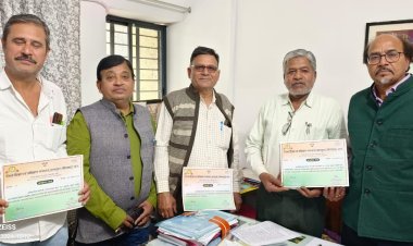 डर्फ की बैठक में प्रमाण पत्र वितरित किए    