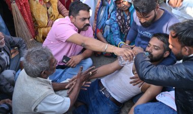 वाल्मीकि समाज का विरोध प्रदर्शनः पेट्रोल डालकर सुसाइड करने का प्रयास