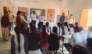 जिला कलक्टर ने पूलासर विद्यालय के विद्यार्थियों से किया संवाद