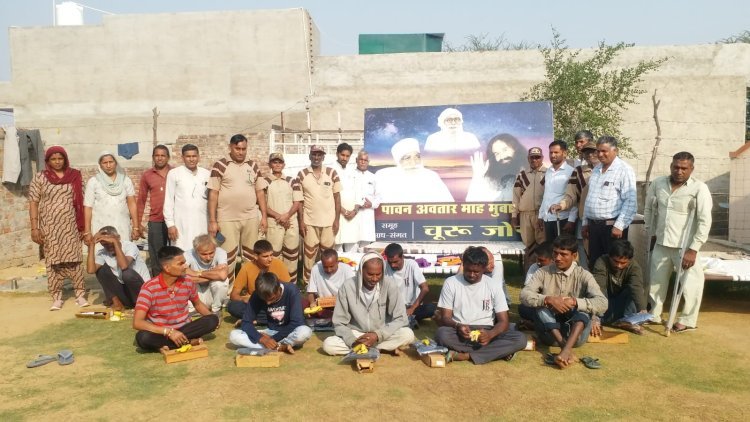 बेसहारों के सहारा बने डेरा श्रद्धालु -अनाथ आश्रम मेँ चारपाई, गर्म कपड़े भेंट