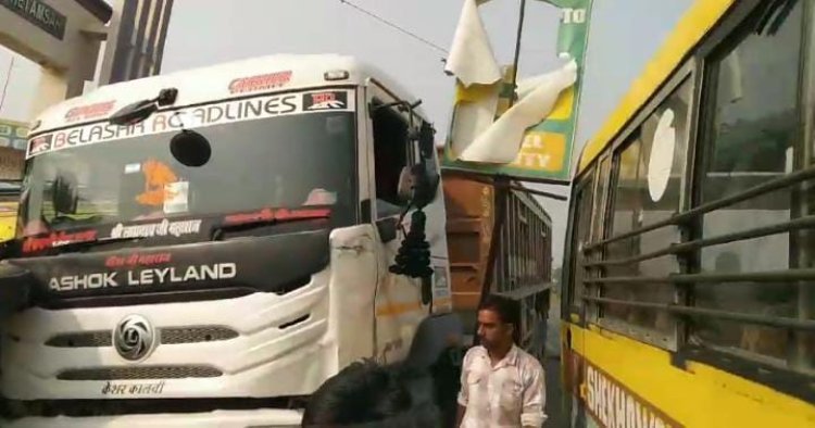 लर ने स्कूल बस को मारी टक्कर, दर्जनों बच्चे घायल