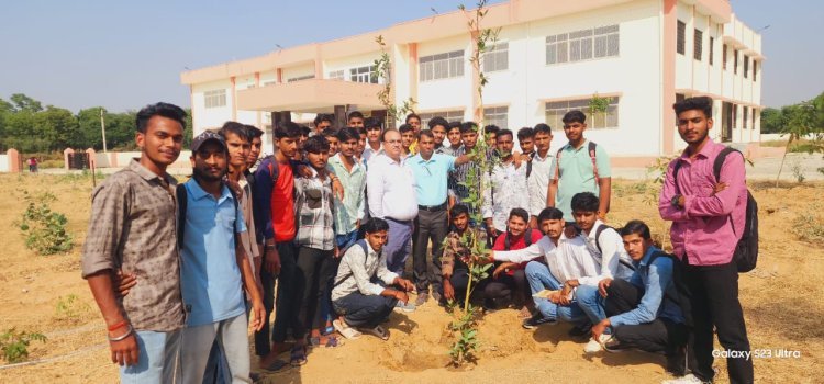 पेड़-पौधों की देखरेख का लिया संकल्प