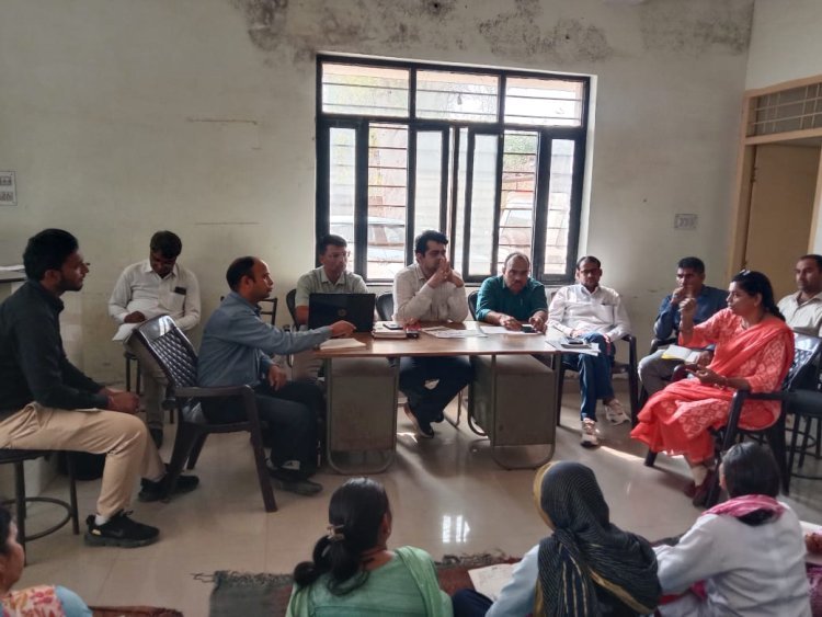 बीसीएमएचओ डॉ .मनोज कुमार मीणा की अध्यक्षता में चिकित्साकर्मियों की खंड स्तरीय बैठक का आयोजन