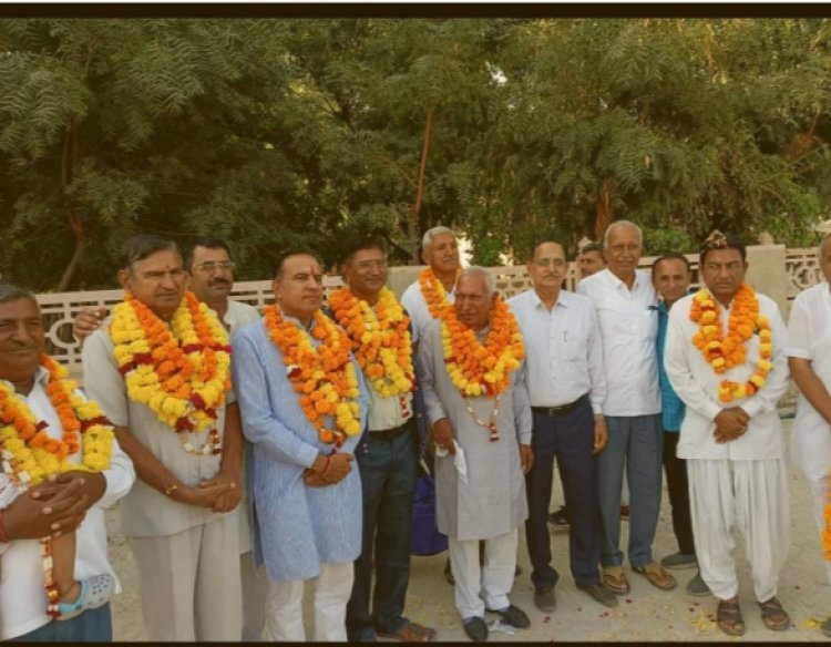 बालोतरा .राजस्थान उपचुनाव मे भारतीय जनता पार्टी के पक्ष मे प्रचार पश्चात परिवार के साथ तीन दिवसीय प्रवास पर हरिद्वार रवाना हुए पचपदरा के लोकप्रिय विधायक अरूण कुमार चौधरी .