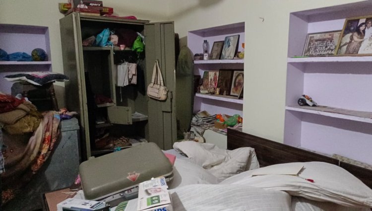 सूने मकान को चोरों ने बनाया निशाना, की चोरी