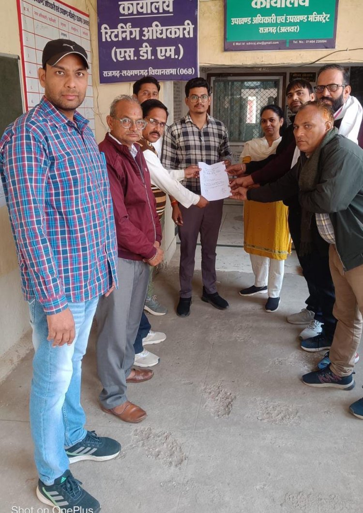शिक्षकों नेताओं की बहाली की मांग को लेकर सौंपा ज्ञापन