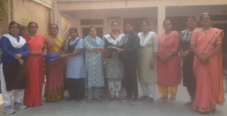 अलका चाहर ने की स्काउट गाइड को यूनिफॉर्म वितरित