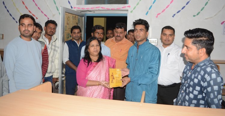 फरियादियों को राहत दें, समस्याओं का संवेदनशीलता से समाधान करें: संभागीय आयुक्त सिंघवी